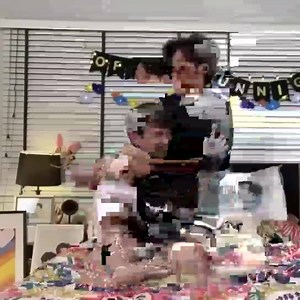 9.2K views · 1.1K reactions | GUN SINTIÓ LA OFFCONDA  Aunque Gun siempre la toca  #ออฟกัน #offgun #OffGunFunNightSS2EP10 | Offgun Latinoamérica | Facebook