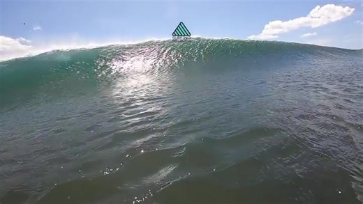 4.7K views · 435 reactions | Quieren saber cómo se ve y se siente un tubo por dentro en Roca Bruja?? Acá se los dejamos 勞勞  @diazcarvs •• #RocaBruja #PeñaBruja #PlayaNaranjo #Guanacaste #PuraVida #Surfing #Surf | Surfing Republica | Facebook