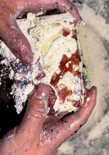 Satisfying Powdery ASMR with Squeaks