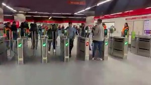 3.8K views · 90 reactions | Tarifas del Metro de Quito:  La tarifa base es de 0,45 centavos.  La tarifa reducida es de 0,22 centavos, para menores de 18 años y usuarios de la tercera edad.  La tarifa preferencial: 0,10 centavos para personas con discapacidad.  Menores de 5 años no pagan pasaje. | Quito, Ayer y Hoy | Facebook