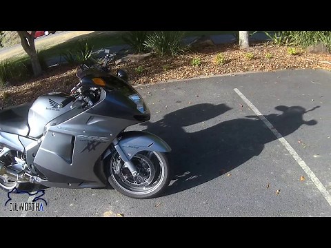 Honda CBR1100XX Super Blackbird Review