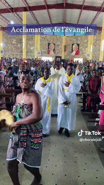Collaboration des minimes de la JCB et St Jean Baptiste pour la solennité du Christ-Roi. #catholic #pourtoi #viral #danse #chorale @CCACJ Bè Apeyemé @FIÈRE D’ETRE CATHOLIQUE @PadreGillesdelajoie @RUCH TV 📡 @servantdemessecath1 @[Be.Unik] Jesus Misericordia⛪️ @IGOR DAKLOUMEGAN @Sii_renaa @Sacré-Cœur Bè (Chorale) ❤️🎵 @✨CSSPP🎶 @Aldi💗 @ARMELIT 228🇹🇬🇹🇬 @AYELE SOPHIE 🎤✨ @Chorale St Jean Eudes