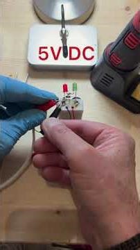 Prueba tu batería con este circuito simple #electronica #experiment #battery