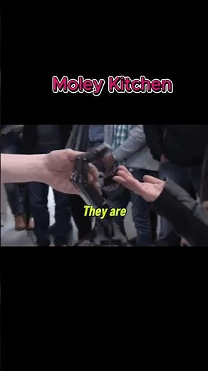 Moley Robotic Kitchen cooks paella #robot #ai #moley #moleykitchen #moleyrobot #moleyrobotics #viral