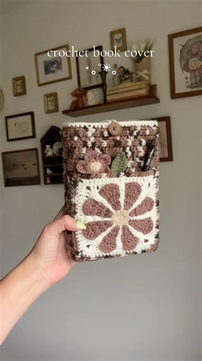 the perfect crochet project for book lovers ✨🤍 #crochet #shortsvideo #booktube #bookish