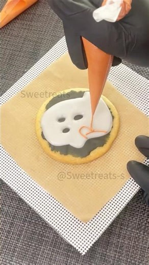 Super Simple Royal Icing Cookie Design for Halloween 🎃
