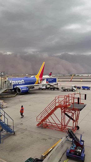 Sandstorm Disrupts Phoenix Airport Operations