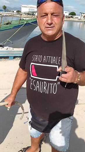 Rope Repair Techniques in Sardinia's Dockside Setting