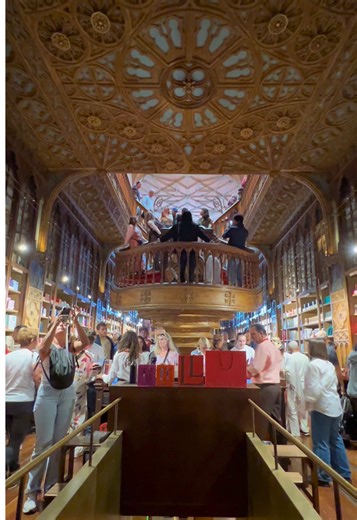 📍Livraria Lelo, Porto @Livraria Lello #travel #portugal #porto #history #magical