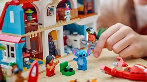 LEGO Lilo & Stitch house includes Jumba and Pleakley after all