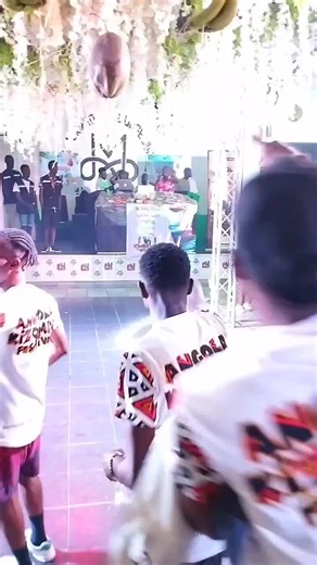 *ANGOLA KIZOMBA FESTIVAL* Festival internacional de dança Kizomba/Semba 🗓 *25 - 27 | OUT 2024* 📍 Centro Cultural PAZ FLOR ↪️ dia 25 & 26 📍 Baía de Luanda - KIZOMBA NA RUA ↪️ dia 27 ▶️ *3 dias de farra* ▶️ *Workshops de dança Kizomba* ▶️ *Convívios Sociais* ▶️ *Gastronomia angolana* ▶️ *Exposições* ▶️ *Competição de dança Kizomba* ▶️ *Conferência de Dança Kizomba* 🎵 *LIVE ACT. KYAKU KYADAFF* 🎵 🎫 INGRESSOS 🎫 WATSAPP: 244 944 992 238 / 244 921608691 ORGANIZAÇÃO: *Fenomenos do Semba* Parceria