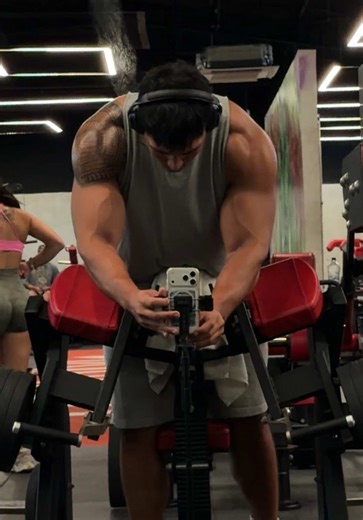 i hope my videos don’t come off as egotistical. it’s always just been about getting better. took me a long time to grow the confidence to post about my progress and it makes me super happy knowing that i motivate people who are in the position i was once in a few years ago. those sorta comments keep me goin 🫂