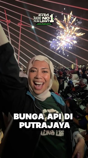 Bunga api di jambatan Putrajaya!! 🎇 Merdeka!!! #ERARadioNo1PalingLegit | ERA (Malaysia)