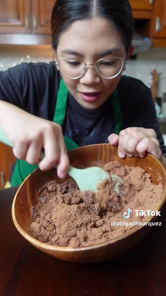The ULTIMATE Milo Scramble 🍮🍧 This was ridiculously good - refrshing, crunchy, chewy, and the THICC milo is like the best fudge ever. Can you top this recipe? #MILORecips #dessert #food #foodlovers #foodlover #foodieph #foodie #delicious #fyp #tiktokfood #foodtok #recipe #cooking #foodlover #delicious #yummy