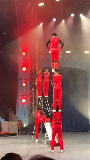 Experience the magic of the Winter World Circus, with a spectacular show before the season ends! 🎪❄️ From the legendary Gandeys Circus, which has traversed the globe for over 40 years gathering heart-pounding acts and hilarious performers, comes an unforgettable entertainment experience. Watch Argentinian Gauchos, Mongolian roller skaters performing gravity-defying stunts, Portuguese skywalkers, and Colombian motorcyclists racing inside the Globe of Steel. 🏍️✨ With hilarious clowns, glamorous 