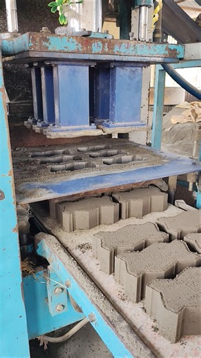 Automatic Cement Block Making Machine Working #shorts