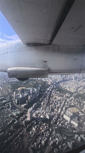 2025.10.27 長崎空港✈大阪伊丹空港行きANA782 dhc8-q400が大阪上空でランディングギアを降ろします。 #ana #dhc8 #大阪城 #大阪