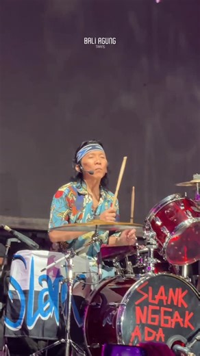 SEWA MINI COOPER & LUXURY CAR RENTAL IN BALI on Instagram: "PANIK⁉️ Sesiap ini para driver Bali Agung Trans di belakang panggung. Selalu siap siaga @slankdotcom @fishgod @bimbimslank #rentcarbali #sewamobilbali #sewaalpardbali #sewaminicooperbali #citycarbali"