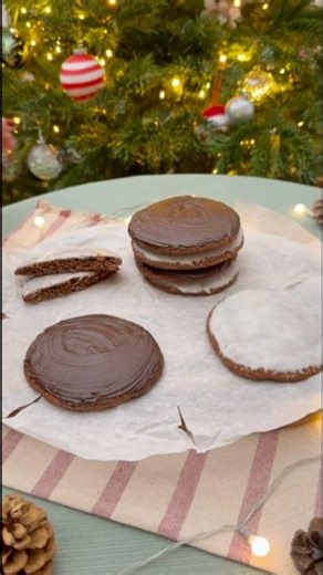 Lebkuchen: A Traditional German Christmas Cake #christmas #christmasbaking #lebkuchen