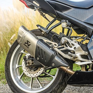 22K views · 1.8K reactions | Akrapovic R1m replica pure exhaust sound. | Bike Lover Bachelor | Facebook