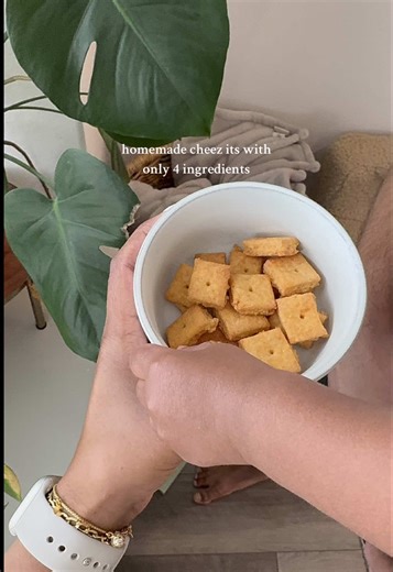 what other classic copycat snack recipes should I try next? 🤭 linked the full recipe below!! ✍🏽https://www.mjandhungryman.com/homemade-cheese-crackers/ #homemadecheeseitz #homemadecheezits #copycatrecipe #toddlerfriendlysnacks #cheezits #toddlersnackideas #cheesecrackers #easyhomemadesnacks