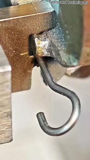 Iron hook manufacturing machine. #manufacturing #machine #hooks #metalfabrication #construction #ironwork #steelstructure #steel #facebookreels #reelsvideo #iron #reelsfypシ #factorywork | Tools & Technique