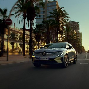 Upravo počinje novo poglavlje električne mobilnosti. Upoznaj novi Renault Megane E-Tech 100 % električan! ⚡ ➡ https://www.renault.hr/elektricna-vozila/dolazi-megane-etech-electric.html #noviMegane #HighSensation #ETechElectric #ZaOneKojiVoleCestu | Renault