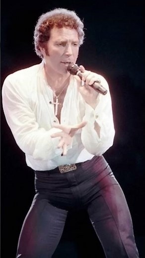 Tom Jones - She's A Lady (live) #tomjones