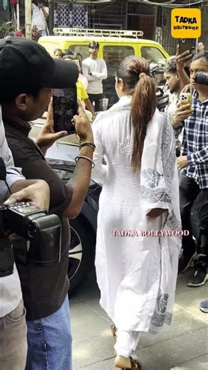 Fatima Sana Shaikh भी हुई Manish Malhotra की माँ की Last Rites में शामिल🙏😓 #fatimasanashaikh