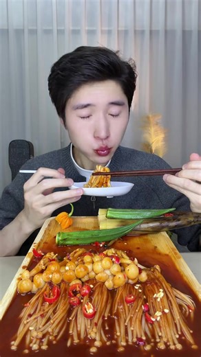 爆辣菌菇拼盘与海南黄灯笼椒的美味组合