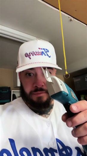 Cordless Automatic Box Cutter for Efficient Box Breakdown