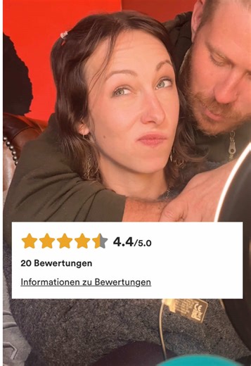 Lilly liest 4/5⭐️-Bewertungen von Leser*innen ihres Debüt-Roman 😬 auf Thalia.de Gebt meiner Frau alle 5 ⭐️-Bewertungen, sonst gibts Stress 😁 „NARBENMÄDCHEN“ erscheint am 12.03. und kann überall wo es Bücher gibt vorbestellt werden. Link zu Thalia, Hugendubel, Amazon, etc in der Bio. 🩷💛