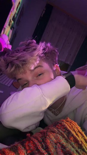 idk what my hair or i am doing, sorry😔 #mlm