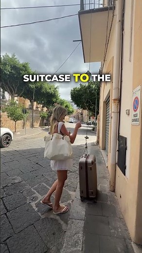She shared her genius suitcase hotel trick 😯