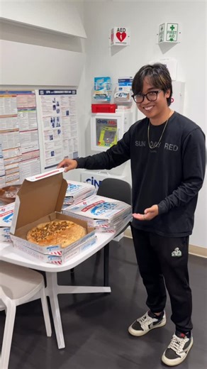 Jericho on Instagram: "@drvong ‘s weird pizza order (has anyone heard of this?)"