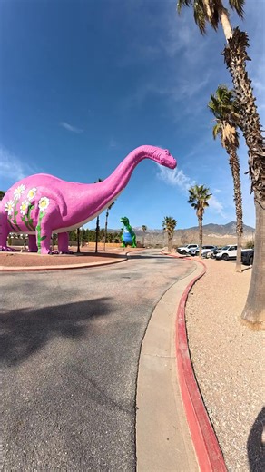 The Cabazon Dinosaurs are one of California’s most famous roadside attractions, known for their massive dinosaur statues, desert location, and pop-culture history. This video explores the history of the Cabazon Dinosaurs, why they became an iconic road trip stop, and how they continue to attract travelers, tourists, and curious explorers. Perfect for fans of California travel, weird attractions, and classic roadside Americana. #cabazondinosaurs #californiatravel #roadsideattractions #vlogsquatch