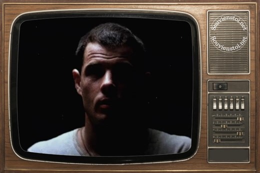 Midnight Express, film dramatique américano-britannique réalisé par Alan Parker, sorti en 1978. Avec Brad Davis, Irene Miracle, Randy Quaid, John Hurt, Paul L. Smith, Bo Hopkins, Mike Kellin... Synopsis En 1970, Billy Hayes, jeune touriste américain venu passer ses vacances en Turquie, est arrêté à l'aéroport d'Istanbul alors qu'il tentait de passer en fraude deux kilos de haschisch. Il est immédiatement incarcéré dans la sinistre prison de Sagmalcilar, où règnent la violence, la corruption et l