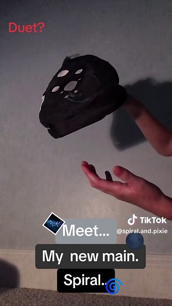 Spiral’s Backstory: It was once a normal baby dragon, but people were terrified of the little orange and yellow dragon infront of them. “Its-IT’S EYE!”, They were terrified of its eye deformity. A little black circle. The shop owner semt to it a labrotory where it was tortured experimented on for hundereds of years. Thousands of scientist’s died due to the rage of the creature. It can now mimic anything it desires, it’d lure the scientists into its cage where it would brutally rip out their insi