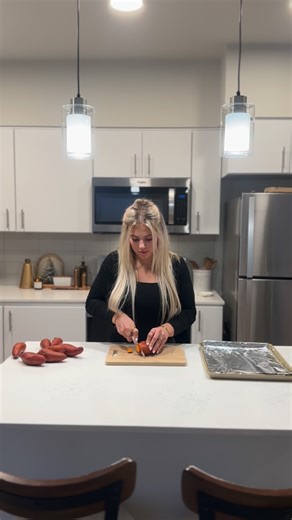 Trista Smith on Instagram: "cooking, dishes & laundry!!!!!!!! @cbgnutrition we’re in line in the meal department"