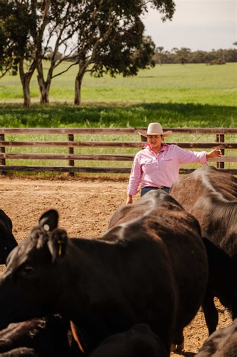 MAYBE only talking to my cows is starting to catch up to me. Upon watching this back, I think so.🐮 #farming #agriculture #australianagriculture #womeninag #cowgirl @RB Sellars