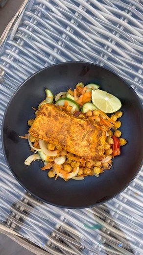 Joe Wicks | Quick Tandoori salmon with curried chickpea salad 🔥👌🏽 Simple, fast, delicious and healthy ❤️ What are you eating for dinner tonight? | Instagram