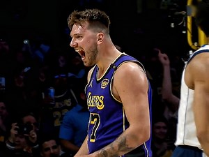 东契奇完成了对所有球队的三双，独行侠，是最后一支