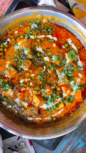 Sneha on Instagram: "Delicious Dhaba Style Matar Paneer…. Recipe - 1. In pan add oil, fry paneer. 2. In same fry sliced onion 3. Tomato, cashew, coriander stem, Kashmiri red chilli powder… 4. Make paste. 5. In pan add butter and oil 6. Add jeera , ginger garlic paste, prepared red paste,red chilli powder, haldi powder, dhania powder, jeera powder, salt, garam masala Cook it nicely 7. Add water as required, add Matar paneer, cover and cook it for 15 minutes… 8. Top it with Kasuri methi, hara dhan