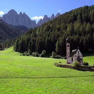 South Tyrol, Italy looks like paradise 😳🙌🏼 http://bit.ly/8-Unforgettable-Places-In-Italy | Stamped