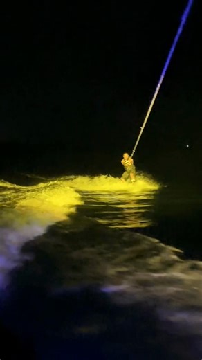 Wakeboard night #boattoursguatape #niceview #boatnight