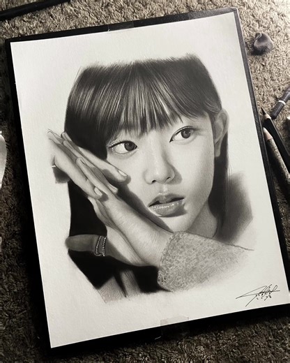 Haerin #OpenForCommission #affordableprice #charcoalportrait #charcoaldrawing #foryoupage