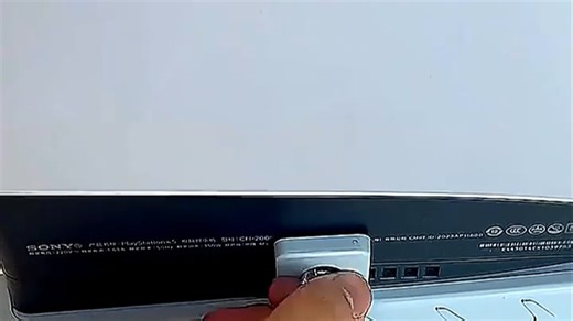 全新PS5震撼游戏体验，搭载高速SSD与3D音效，畅玩4K大作无延迟。客厅变身游戏厅，流畅画面让每一次对战都沉浸如真，家人朋友共享欢乐时光。