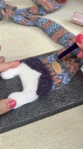 Hand-Felted Cat Scarf — Soft, Warm, Too Cute to Resist 🐾