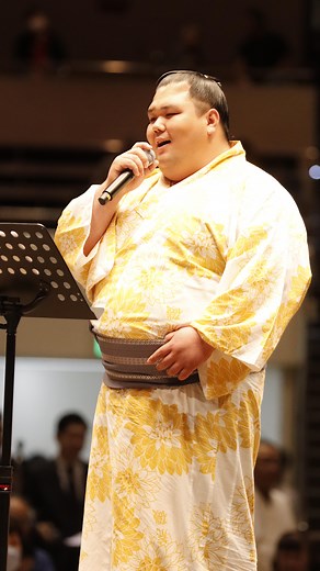 日本相撲協会 on Instagram: "お相撲さんの歌、聞いたことありますか？ のど自慢が多い大相撲。 いろんなお相撲さんの歌は、日本相撲協会公式YouTubeでたくさん公開中！ この動画は、能登半島地震復興支援・勧進大相撲で披露された歌です。 ぜひチェックしてみてね！ @sumokyokai #sumo #相撲 #歌 #カラオケ #しゃぼん玉 #大切な人 #家族になろうよ #risingsun #昴 #大栄翔 #阿武咲 #輝 #平戸海 #髙安 #お相撲さん #力士 #singing"
