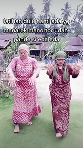 Si eda boram gak bisa jongkok 😀 | Ekha Ritonga